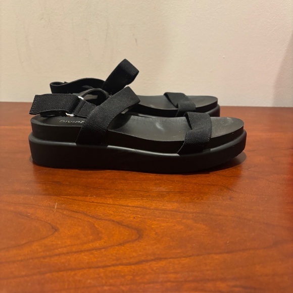 H&M Divided Platform Sandals in Black Size 38/7 - Picture 5 of 8